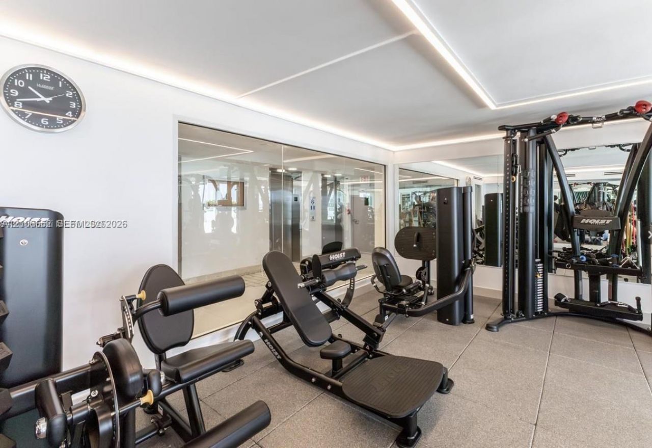345 Ocean Dr, Unit 325, Miami Beach, FL 33139 Photo