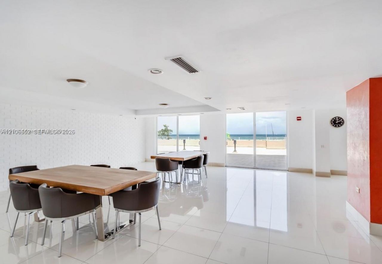 345 Ocean Dr, Unit 325, Miami Beach, FL 33139 Photo