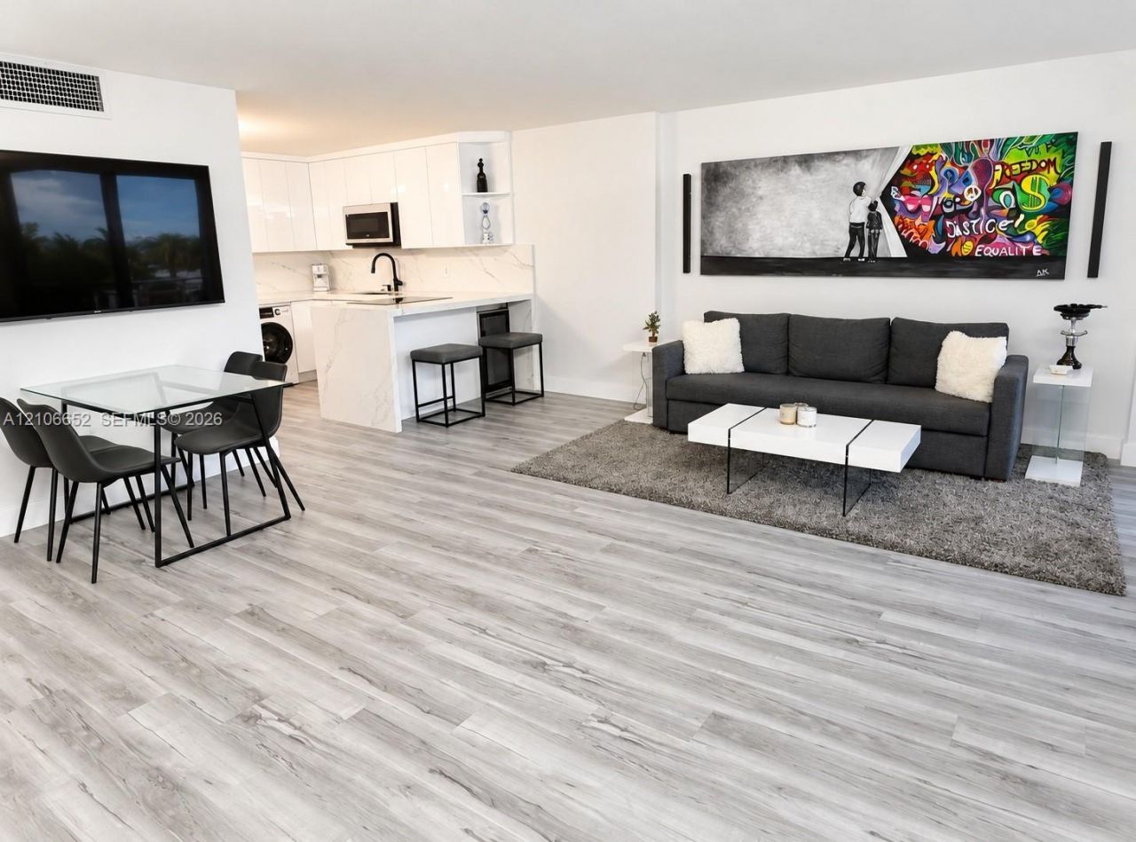 345 Ocean Dr, Unit 325, Miami Beach, FL 33139 Photo