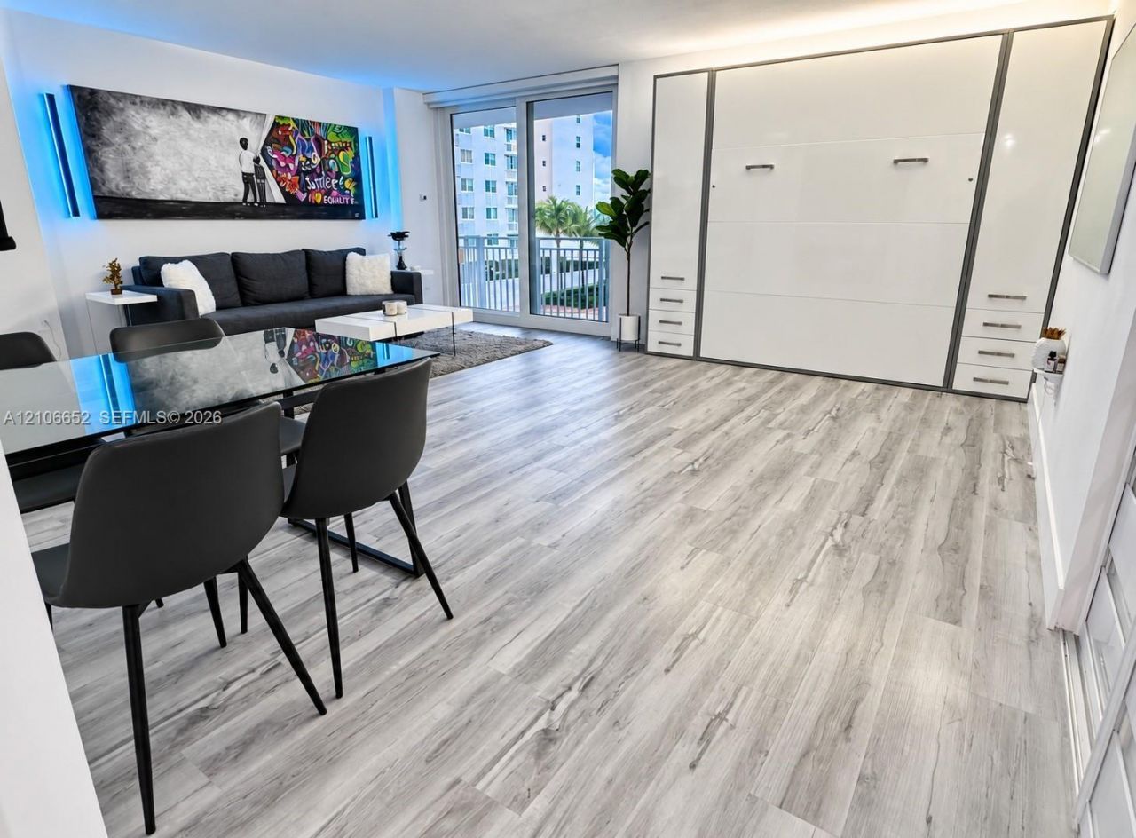 345 Ocean Dr, Unit 325, Miami Beach, FL 33139 Photo