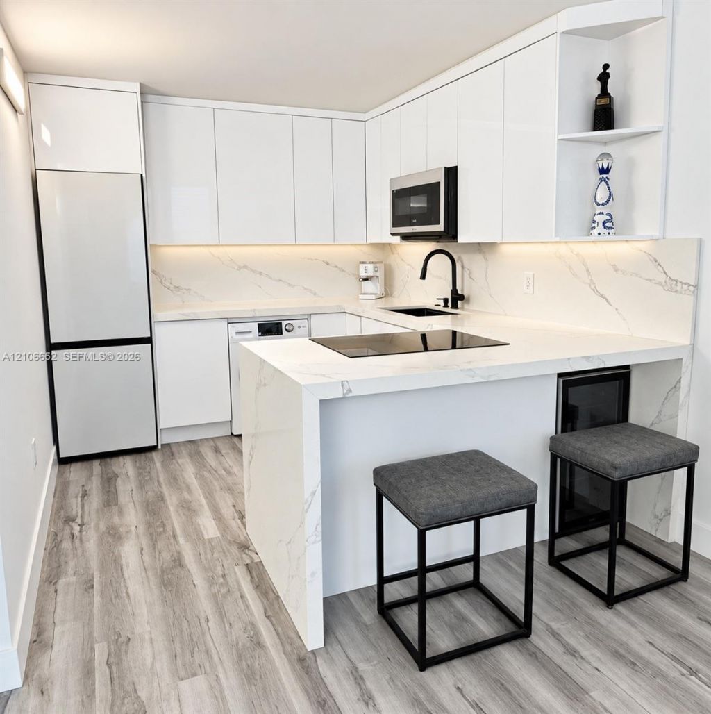 345 Ocean Dr, Unit 325, Miami Beach, FL 33139 Photo