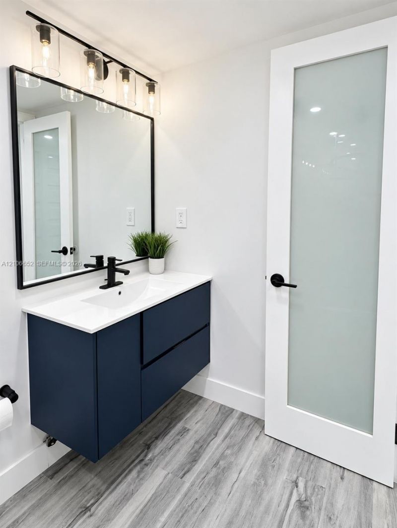 345 Ocean Dr, Unit 325, Miami Beach, FL 33139 Photo