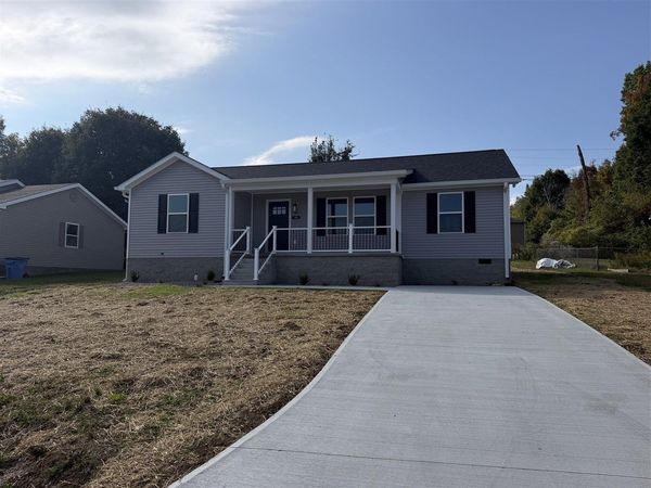 131 Village Circle , Glasgow, KY 42141