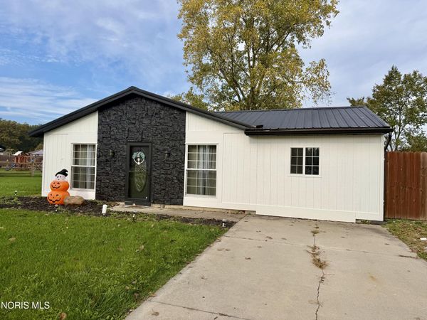 4316 W Rolling Meadows Boulevard , Defiance, OH 43512