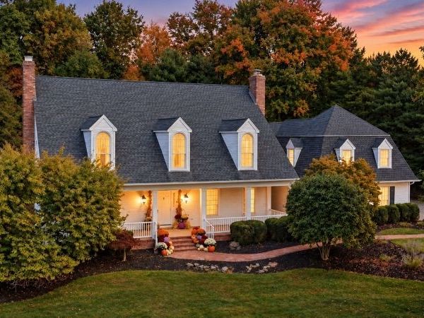 6 Wedgewood Dr, Clinton, NJ 08801