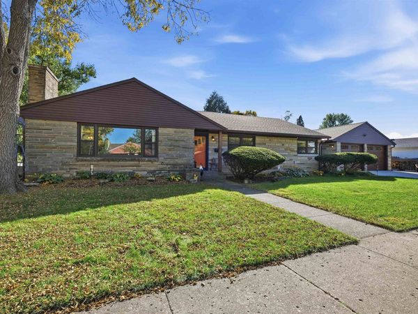 1248 E Memorial Drive, Janesville, WI 53545