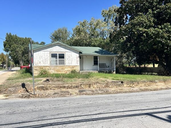 325 W Washington Street, Mountain View, AR 72560