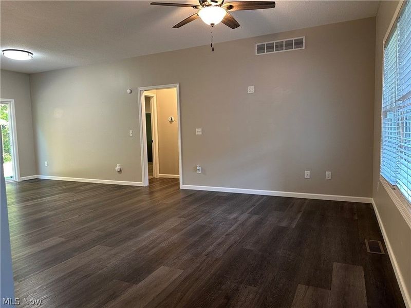 2346 Wilshire Drive, Cortland, OH 44410 Photo 13