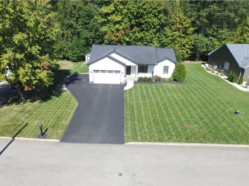 2346 Wilshire Drive, Cortland, OH 44410 Photo 2