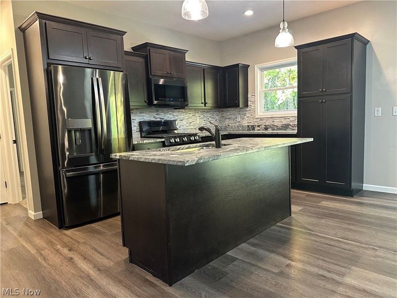 2346 Wilshire Drive, Cortland, OH 44410 Photo 6