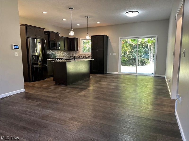 2346 Wilshire Drive, Cortland, OH 44410 Photo 8