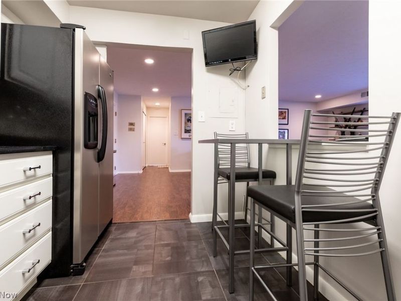 2202 Acacia Park Drive, Unit 2220, Lyndhurst, OH 44124 Photo 11