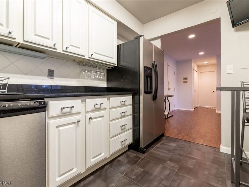 2202 Acacia Park Drive, Unit 2220, Lyndhurst, OH 44124 Photo 12