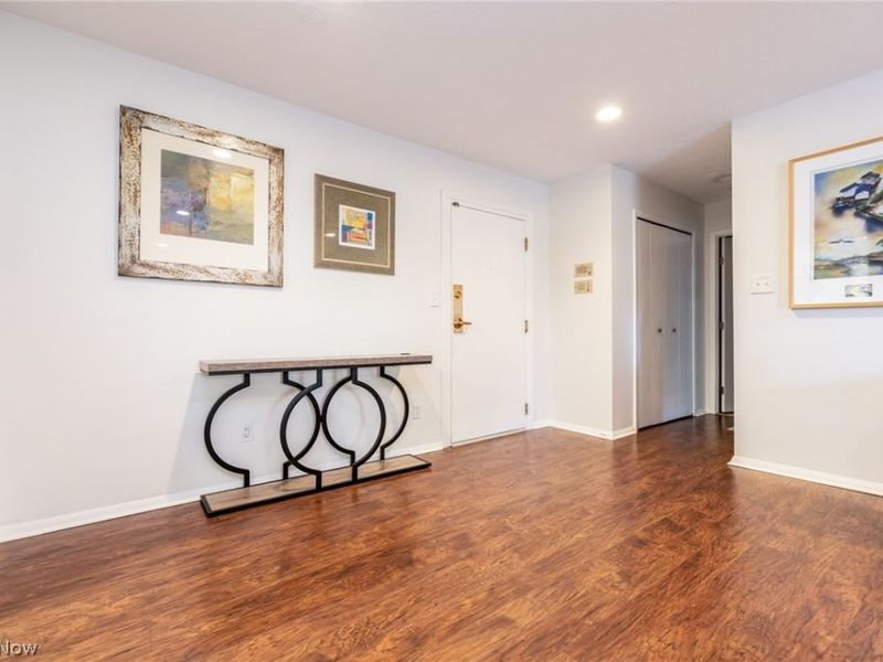 2202 Acacia Park Drive, Unit 2220, Lyndhurst, OH 44124 Photo 2