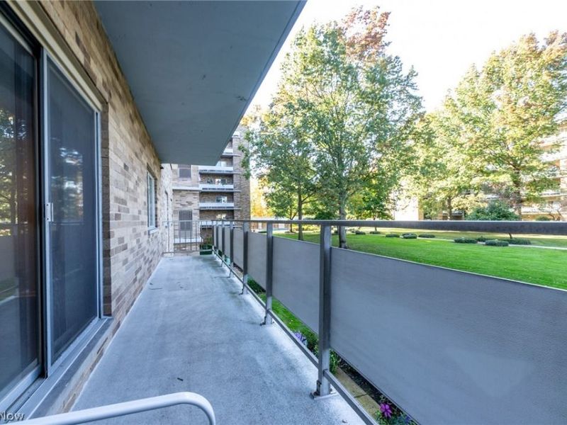 2202 Acacia Park Drive, Unit 2220, Lyndhurst, OH 44124 Photo 21