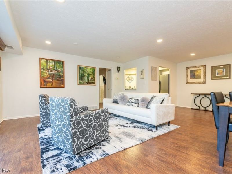 2202 Acacia Park Drive, Unit 2220, Lyndhurst, OH 44124 Photo 3