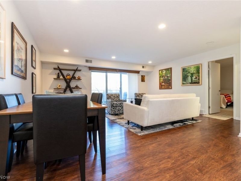 2202 Acacia Park Drive, Unit 2220, Lyndhurst, OH 44124 Photo 6