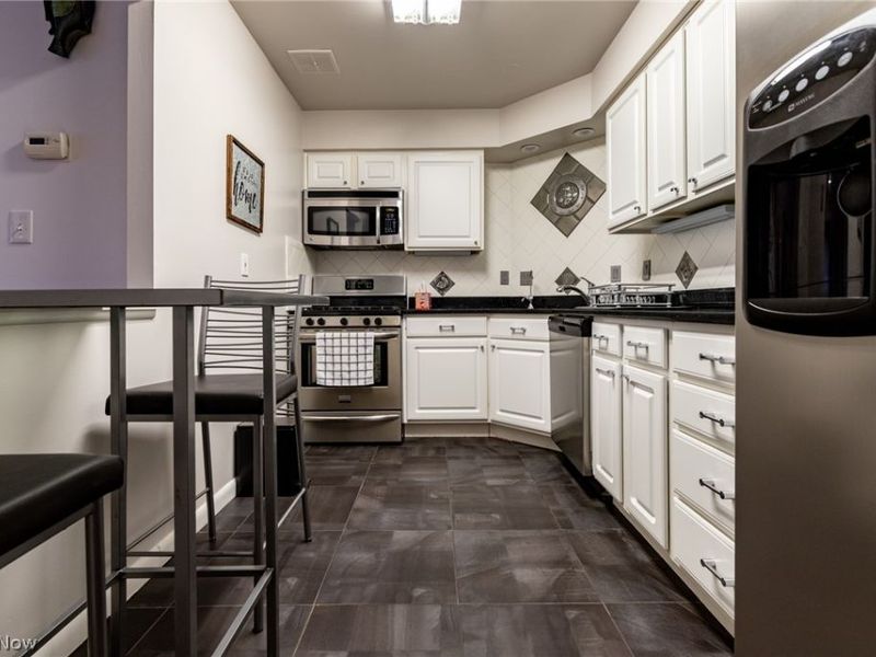 2202 Acacia Park Drive, Unit 2220, Lyndhurst, OH 44124 Photo 9