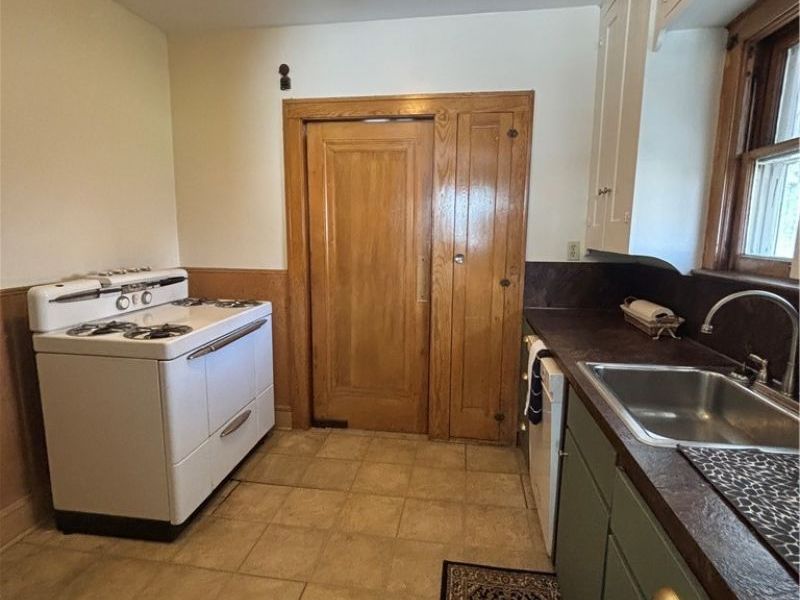 18309 Edgerton Road, Cleveland, OH 44119 Photo 11