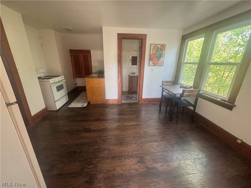 18309 Edgerton Road, Cleveland, OH 44119 Photo 12