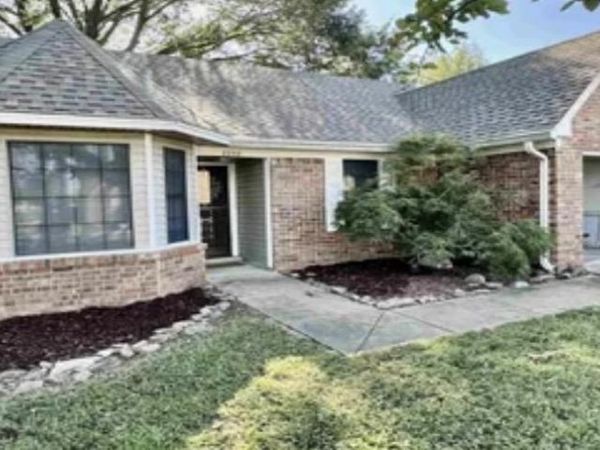 2240 HOMETOWN DR E, Memphis, TN 38133