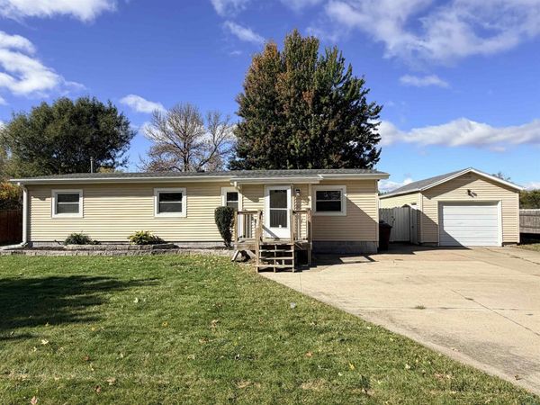 609 8th Avenue, South Sioux City, NE 68776