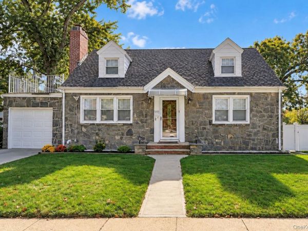 2 Oak Drive , New Hyde Park, NY 11040