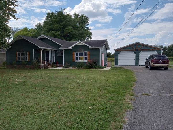 15 Village Park Dr, Fayetteville, TN 37334