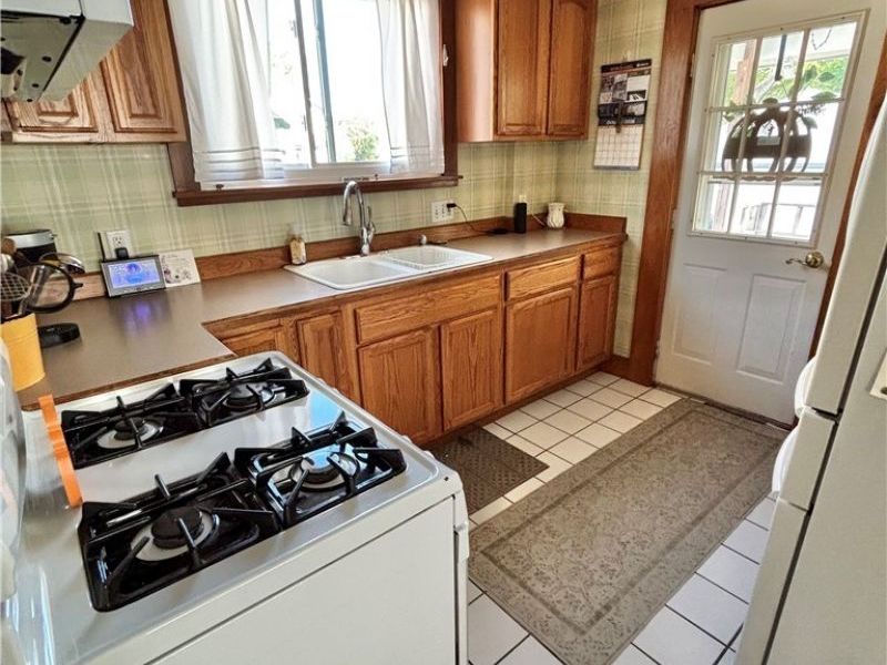330 Ashland Avenue, Cuyahoga Falls, OH 44221 Photo 9