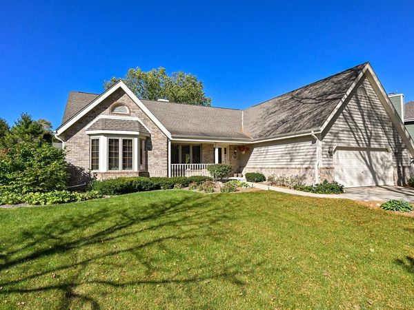 8752 W Willow Pointe PARKWAY, Franklin, WI 53132