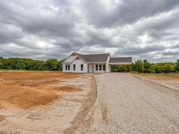 1024 RAYS Way, Weatherford, TX 76085