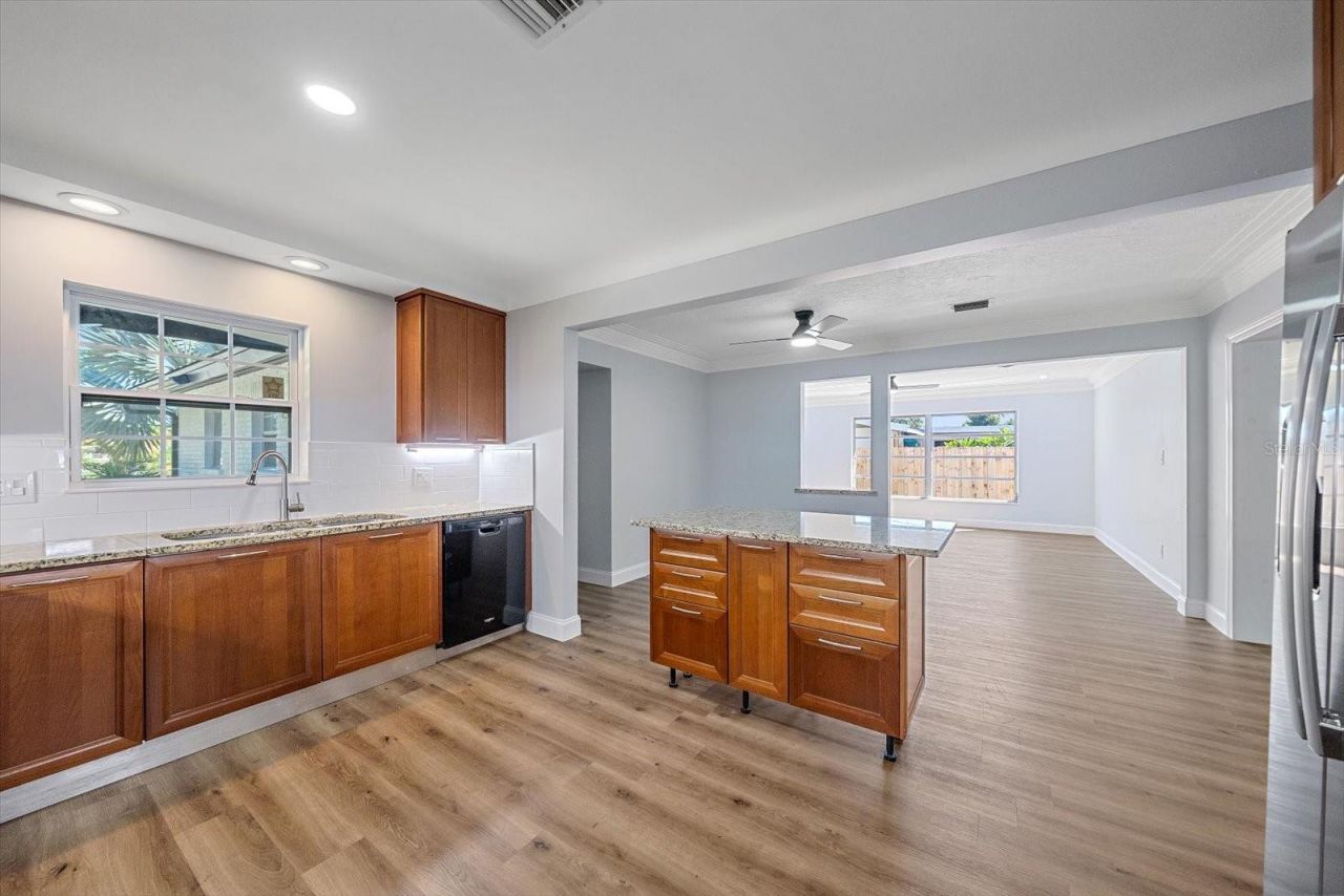 3372 Webber Street , Sarasota, FL 34239 Photo