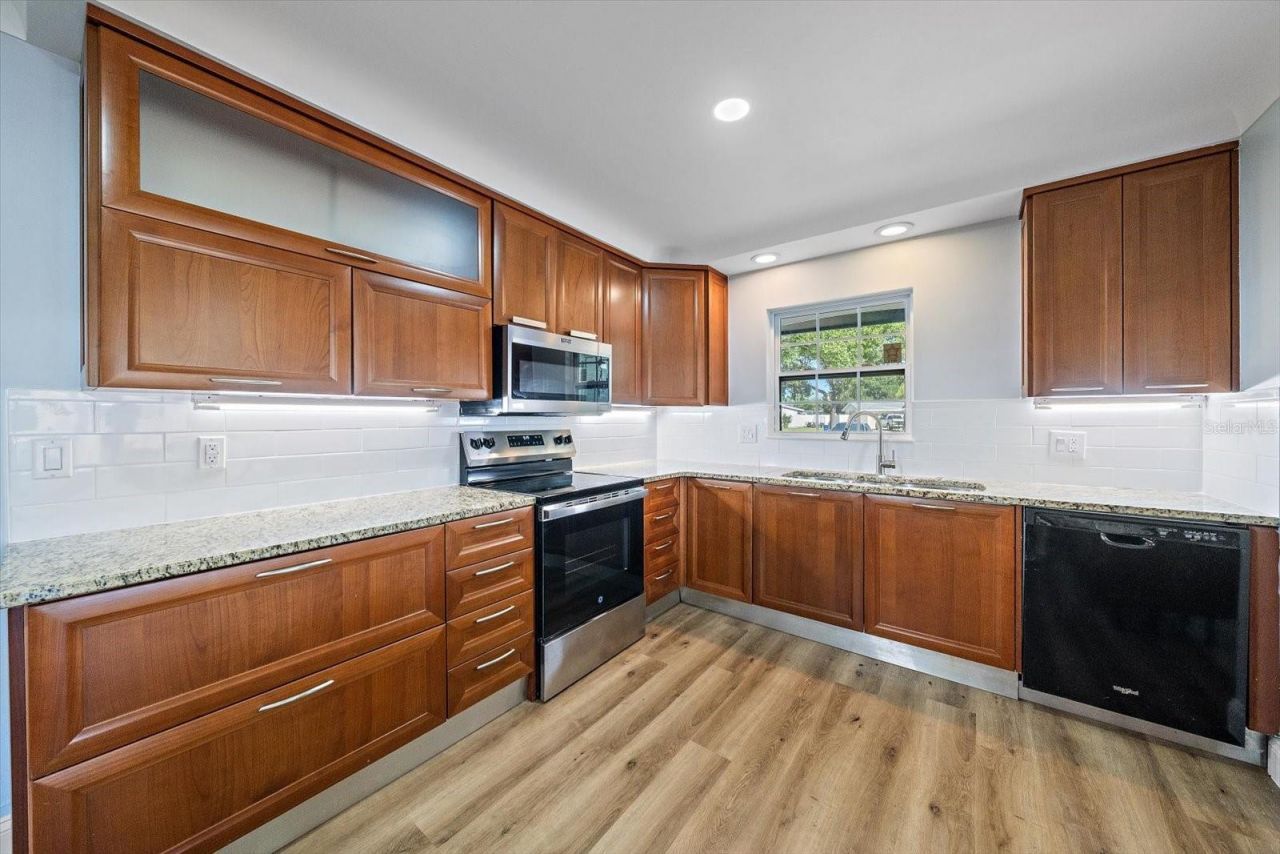 3372 Webber Street , Sarasota, FL 34239 Photo