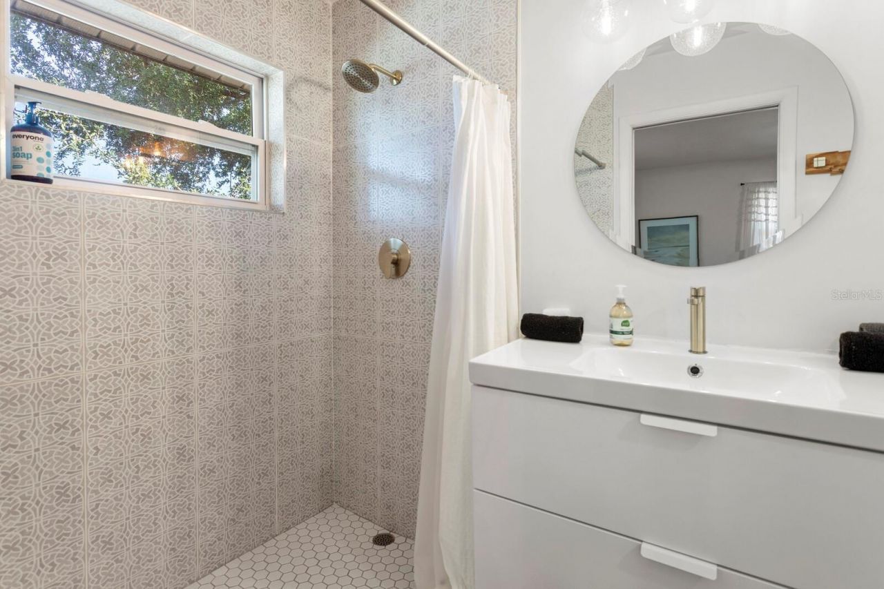5706 8th Avenue Drive W, Bradenton, FL 34209 Photo