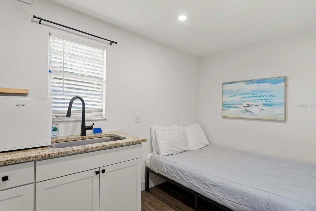5706 8th Avenue Drive W, Bradenton, FL 34209 Photo