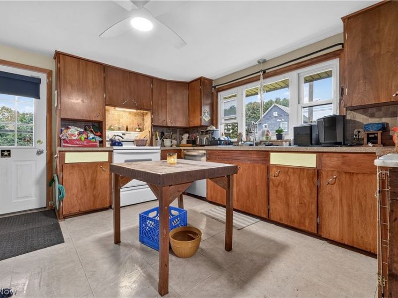 695 N Market Street, East Palestine, OH 44413 Photo 11