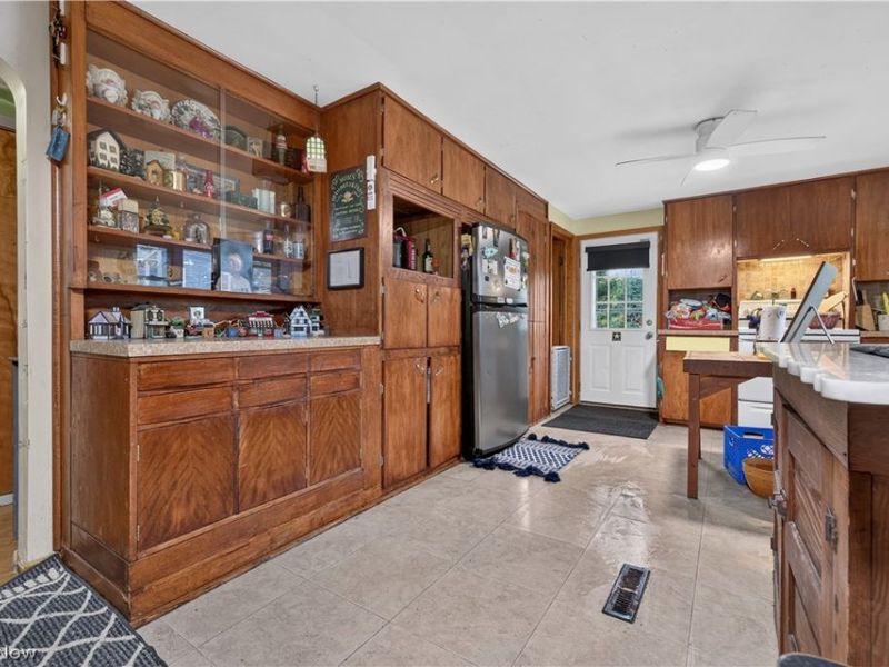 695 N Market Street, East Palestine, OH 44413 Photo 13