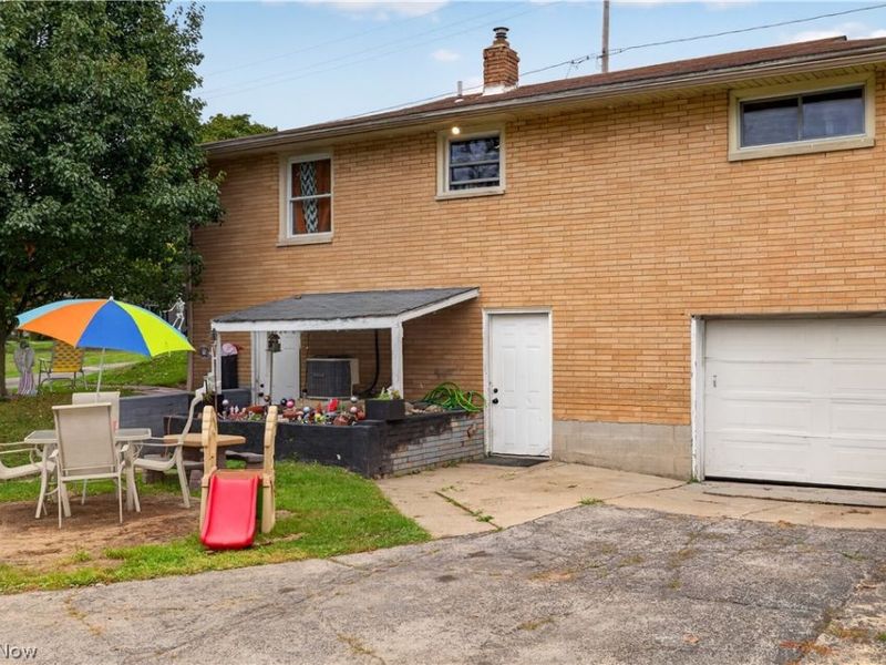 695 N Market Street, East Palestine, OH 44413 Photo 5