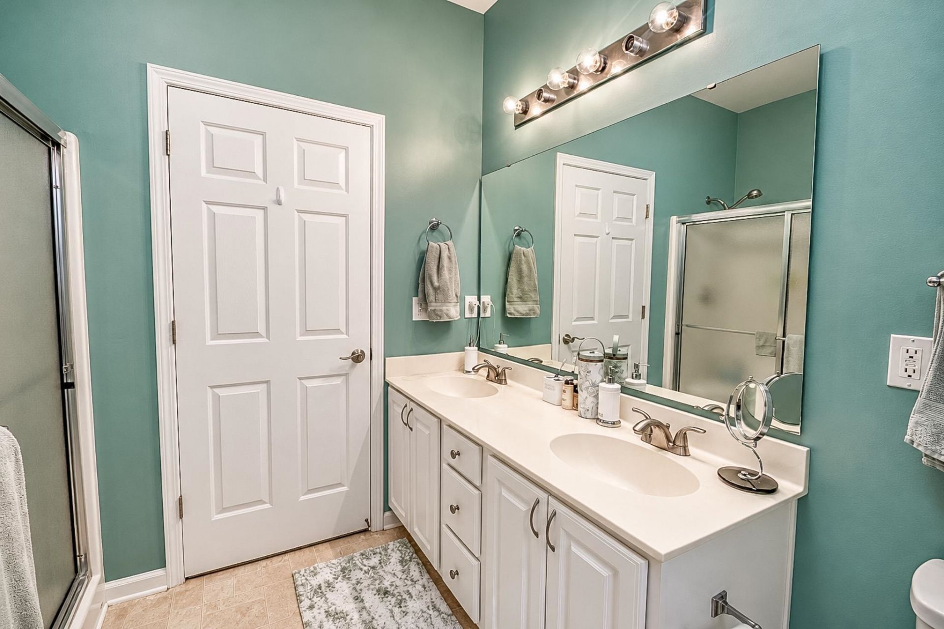297 Connemara Dr. Photo 18
