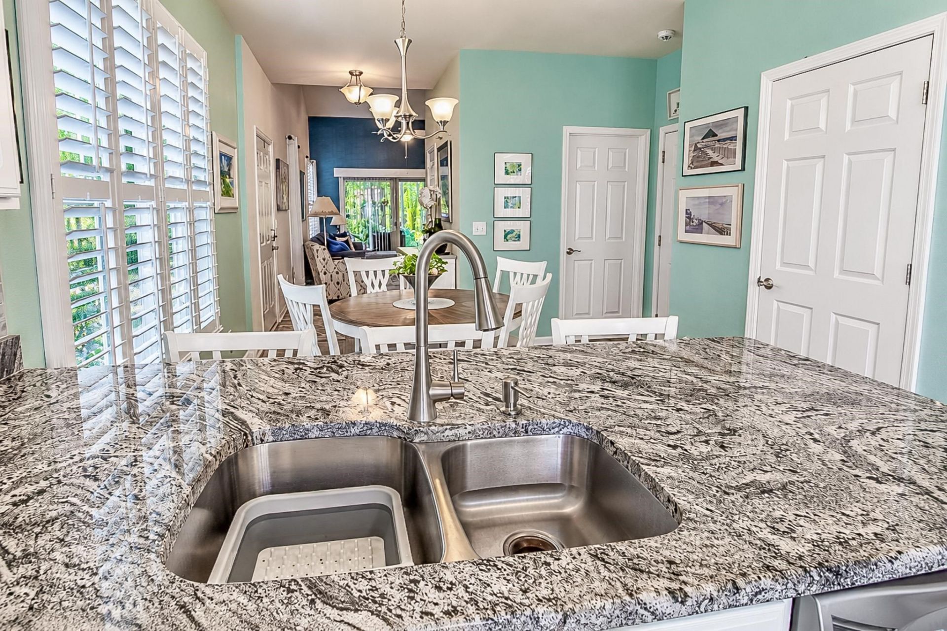 297 Connemara Dr. Photo 9