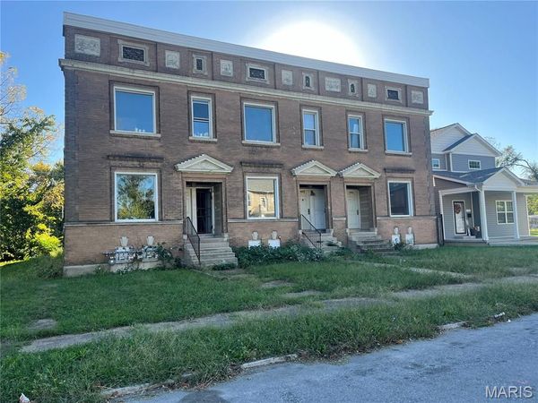 4450 W Belle Place , St Louis, MO 63108