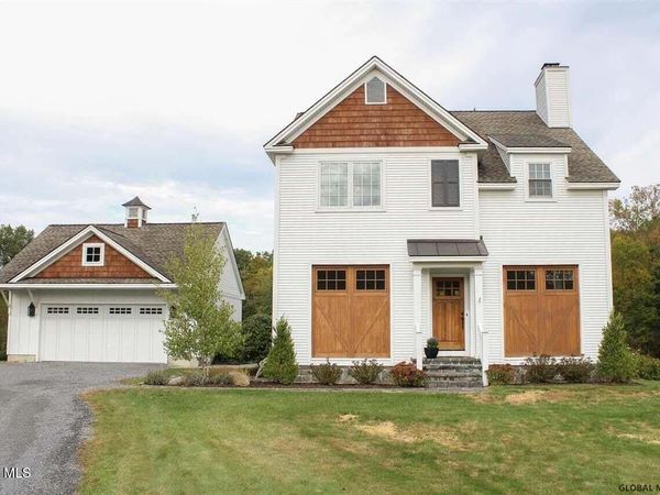 26 Saratoga Farm Road, Malta, NY 12020
