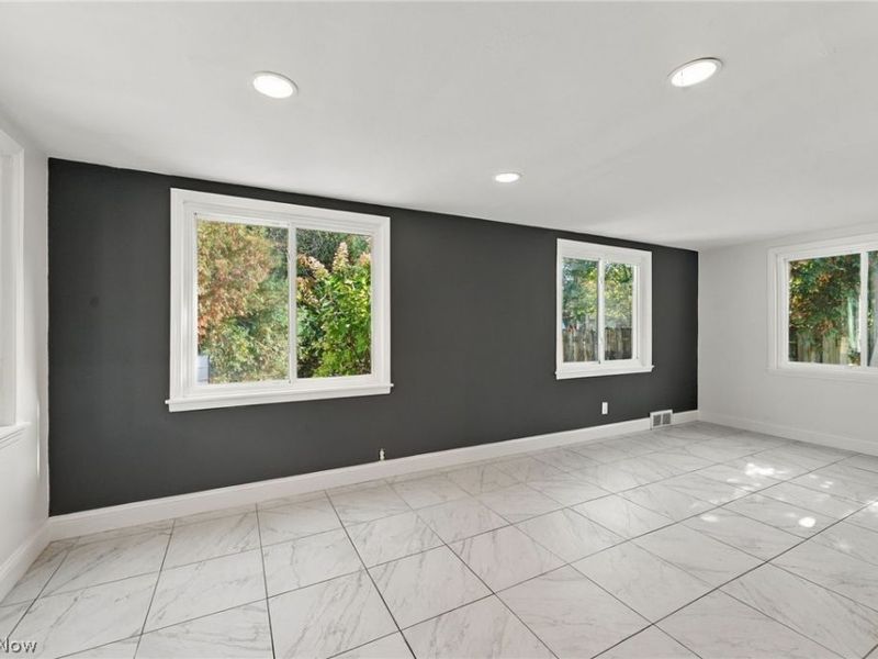 2255 S Belvoir Boulevard, University Heights, OH 44118 Photo 12