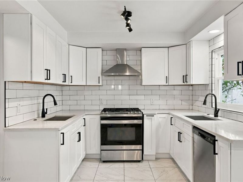 2255 S Belvoir Boulevard, University Heights, OH 44118 Photo 13