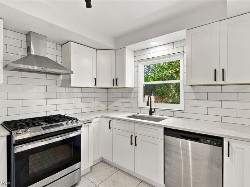 2255 S Belvoir Boulevard, University Heights, OH 44118 Photo 14