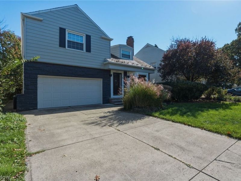 2255 S Belvoir Boulevard, University Heights, OH 44118 Photo 2