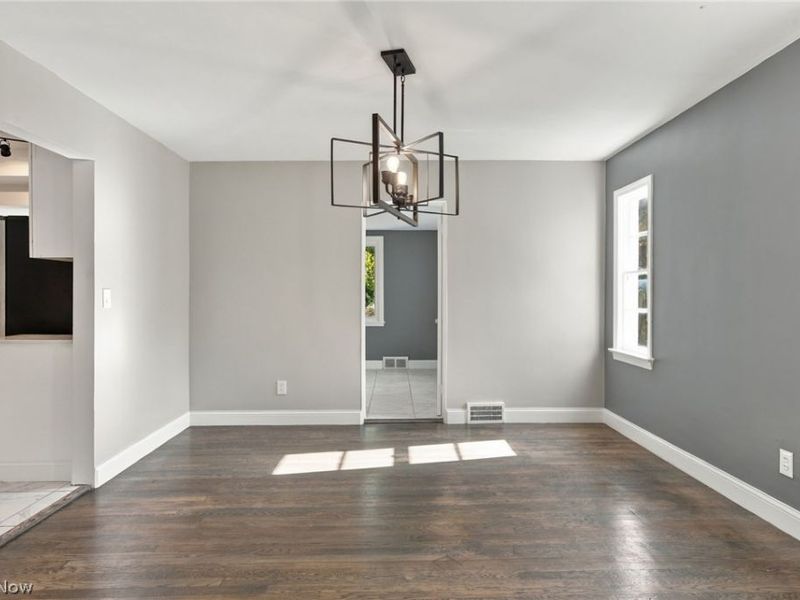 2255 S Belvoir Boulevard, University Heights, OH 44118 Photo 8