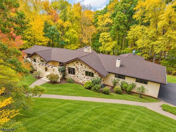 7 Twin Hills Dr, Boonton, NJ 07005