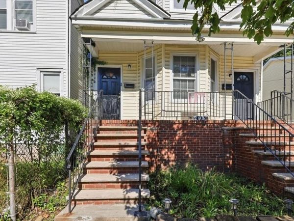 293 Ogden St, Orange, NJ 07050