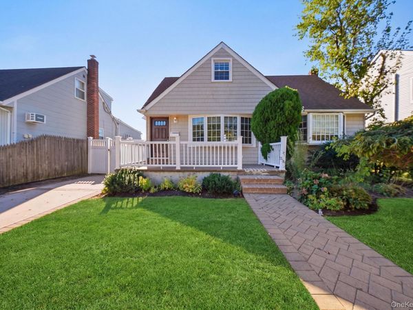 558 W Market Street, Long Beach, NY 11561